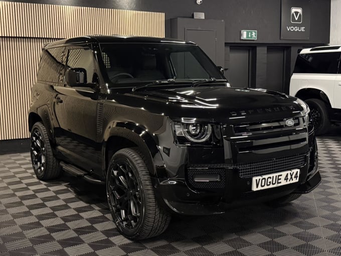 2025 Land Rover Defender 90