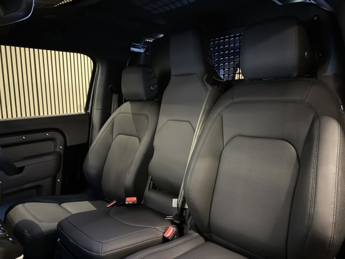 2025 Land Rover Defender 90