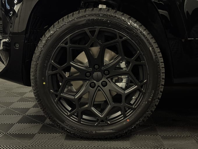 2025 Land Rover Defender 90