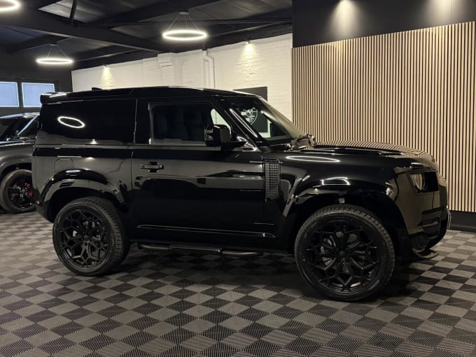 2025 Land Rover Defender 90