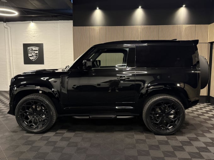 2025 Land Rover Defender 90