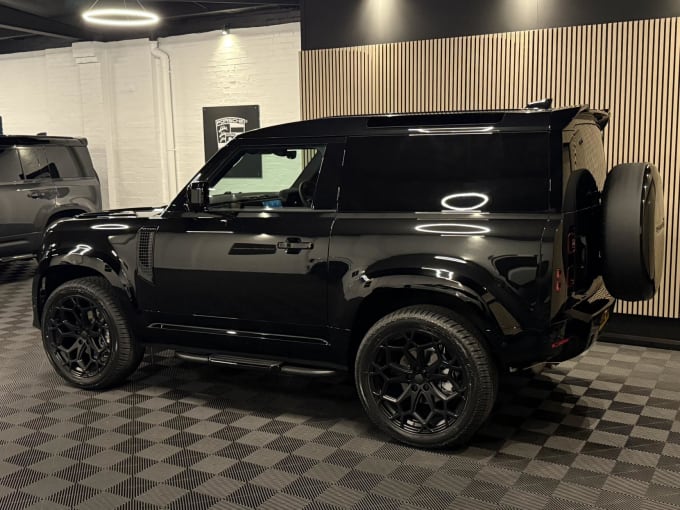 2025 Land Rover Defender 90