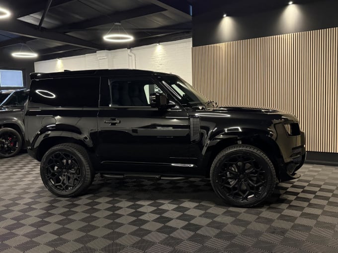 2025 Land Rover Defender 90