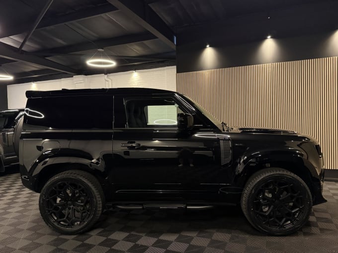 2025 Land Rover Defender 90