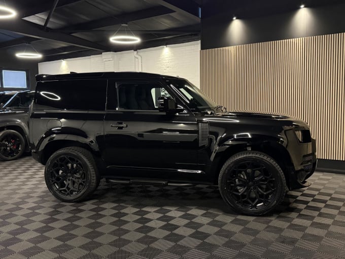 2025 Land Rover Defender 90