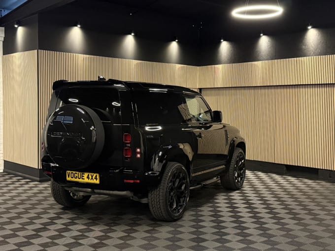 2025 Land Rover Defender 90