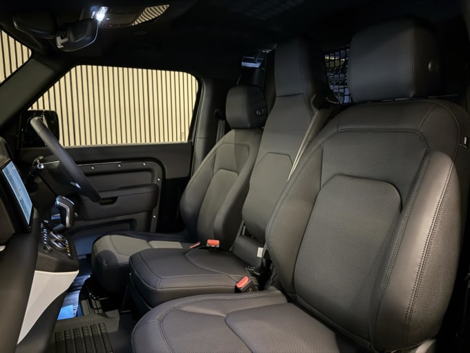 2025 Land Rover Defender 90