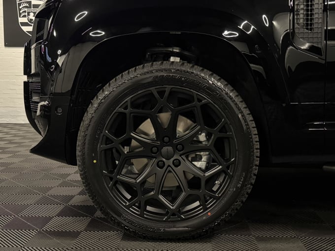 2025 Land Rover Defender 90