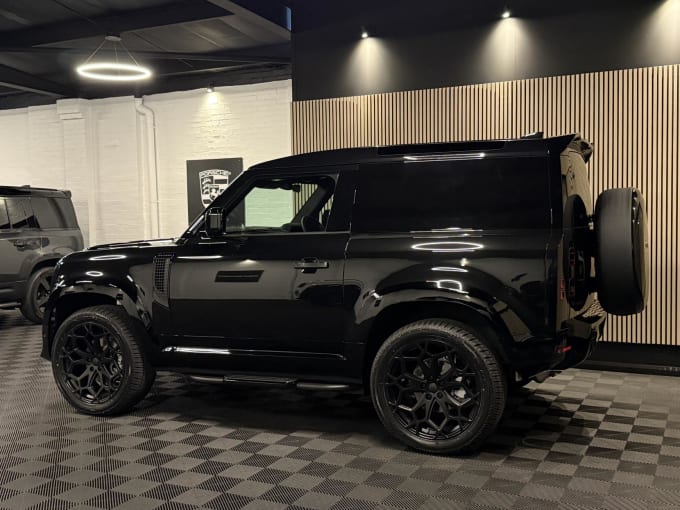 2025 Land Rover Defender 90