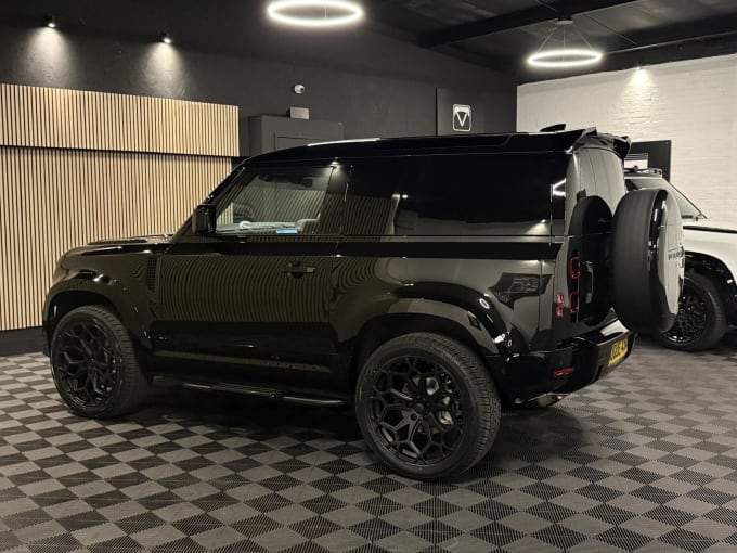 2025 Land Rover Defender 90