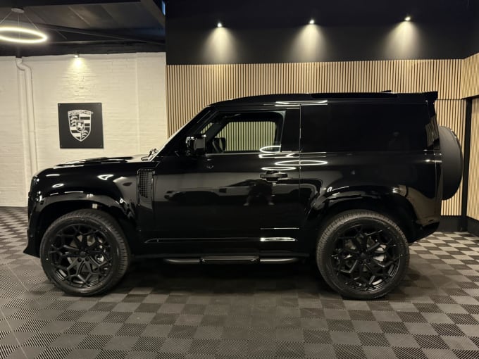 2025 Land Rover Defender 90