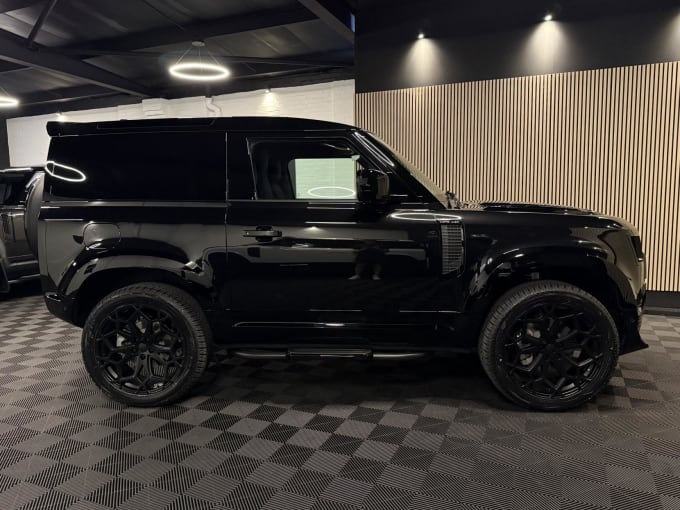 2025 Land Rover Defender 90