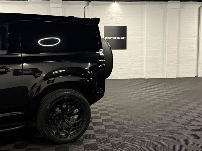 2025 Land Rover Defender 90