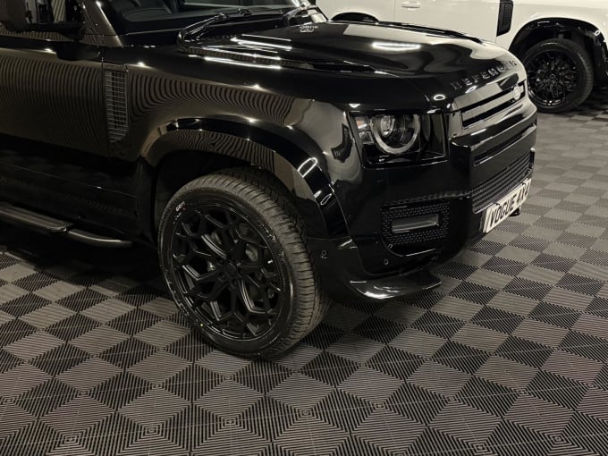 2025 Land Rover Defender 90