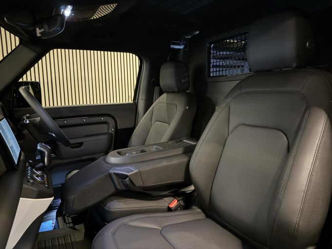 2025 Land Rover Defender 90