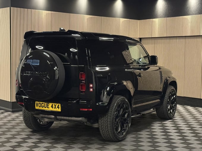2025 Land Rover Defender 90