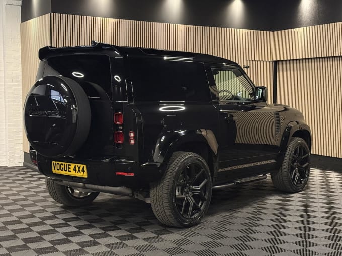 2025 Land Rover Defender 90