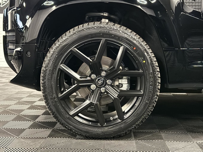 2025 Land Rover Defender 90