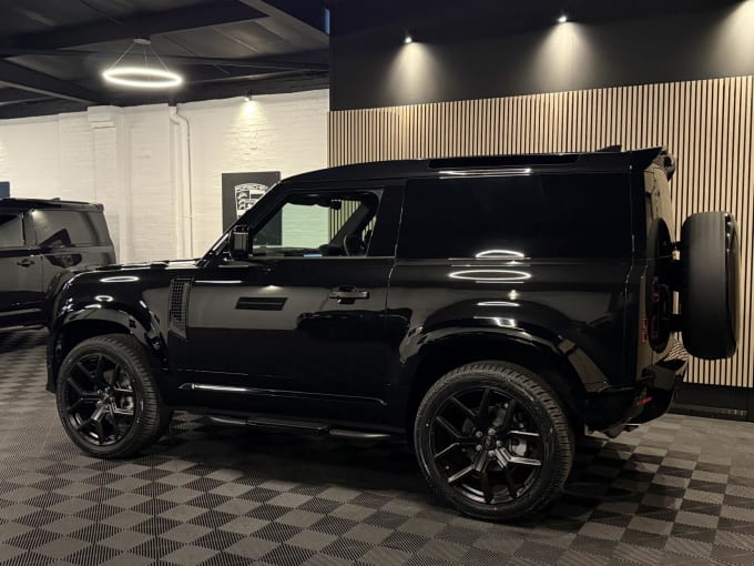 2025 Land Rover Defender 90