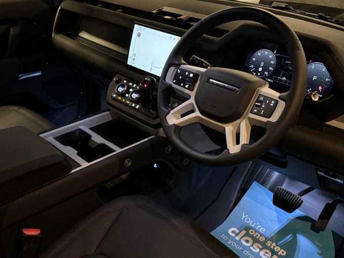 2025 Land Rover Defender 90
