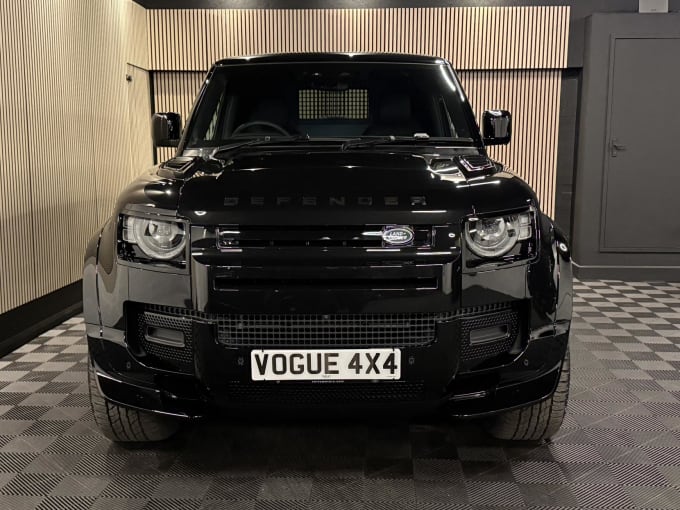 2025 Land Rover Defender 90