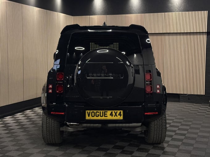 2025 Land Rover Defender 90