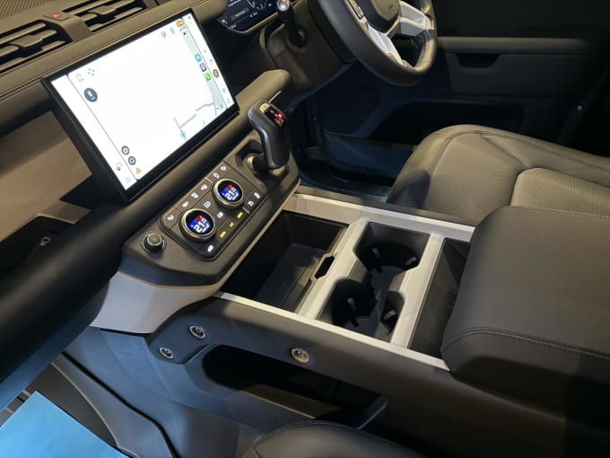2025 Land Rover Defender 90