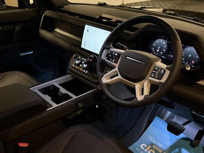 2025 Land Rover Defender 90
