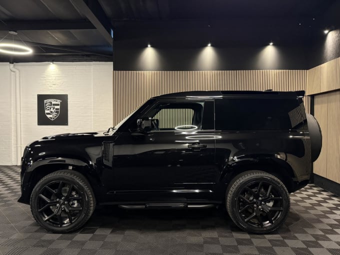 2025 Land Rover Defender 90