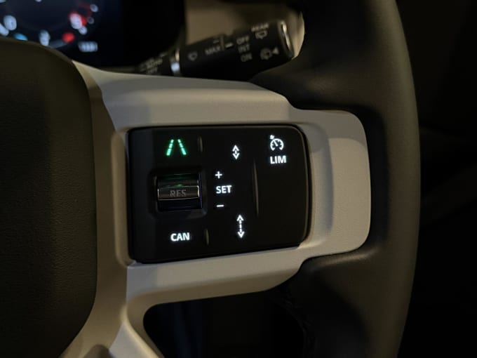 2025 Land Rover Defender 90