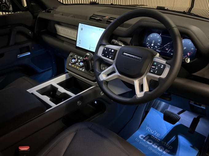 2025 Land Rover Defender 90