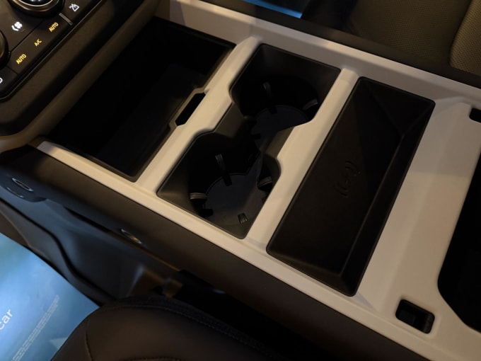2025 Land Rover Defender 90