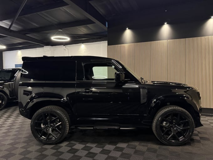 2025 Land Rover Defender 90
