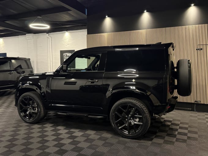 2025 Land Rover Defender 90
