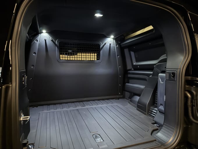 2025 Land Rover Defender 90
