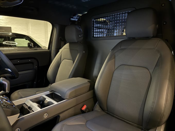 2025 Land Rover Defender 90
