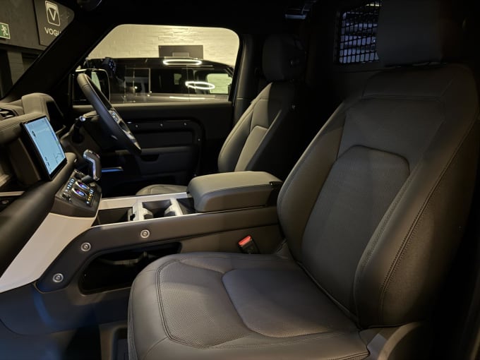 2025 Land Rover Defender 90
