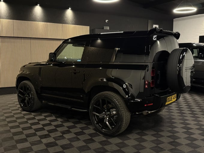 2025 Land Rover Defender 90