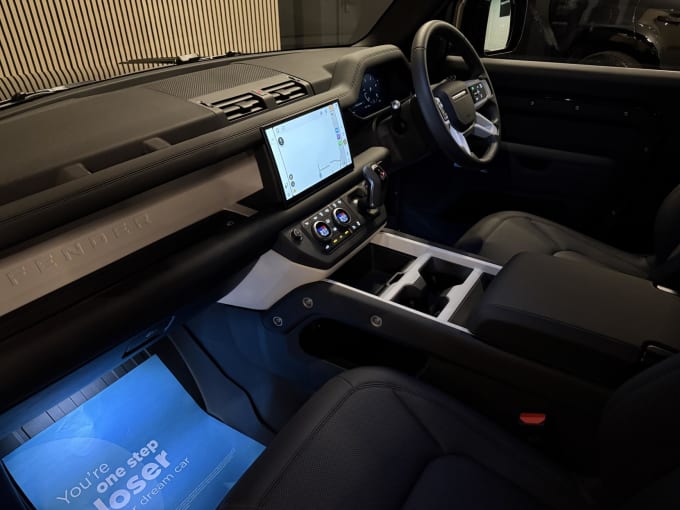 2025 Land Rover Defender 90