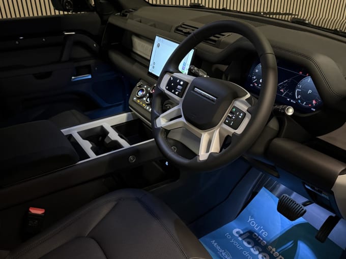 2025 Land Rover Defender 90