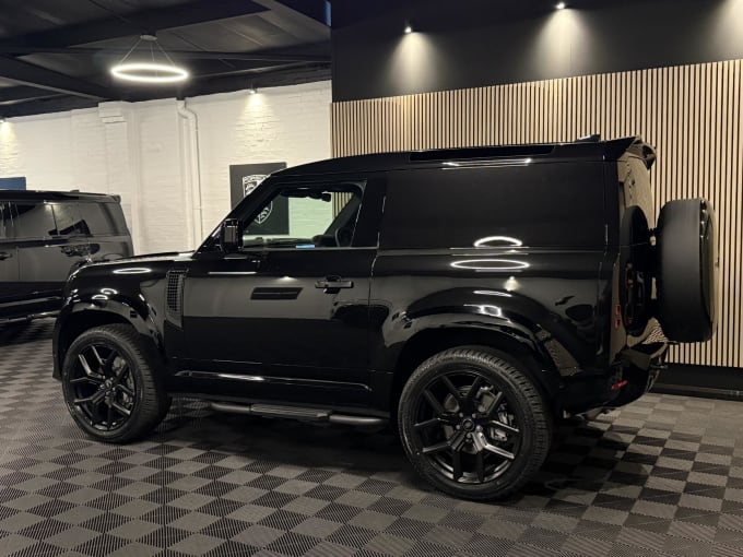 2025 Land Rover Defender 90