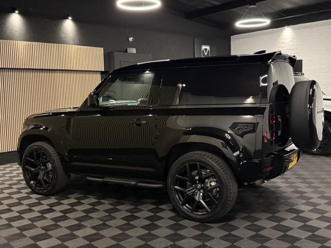 2025 Land Rover Defender 90