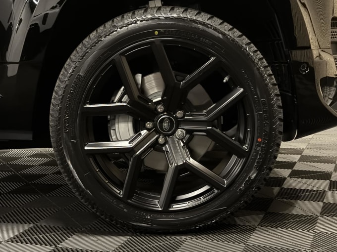 2025 Land Rover Defender 90