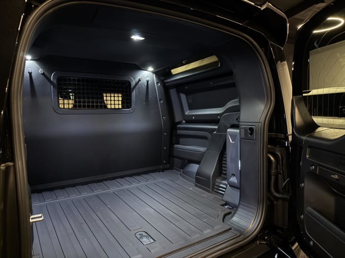 2025 Land Rover Defender 90