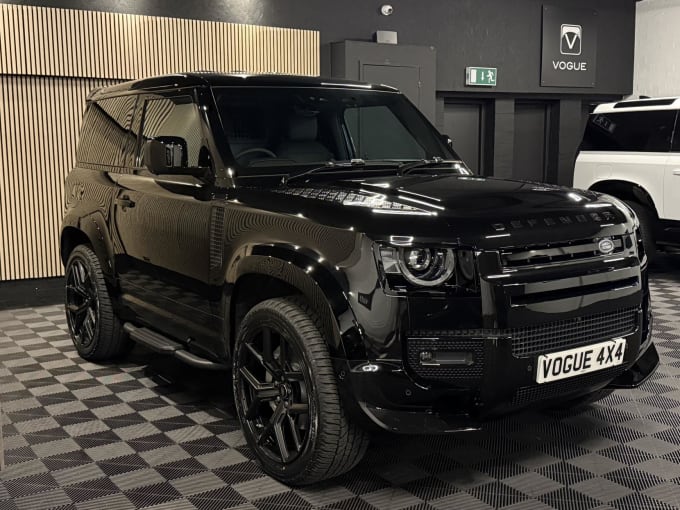 2025 Land Rover Defender 90