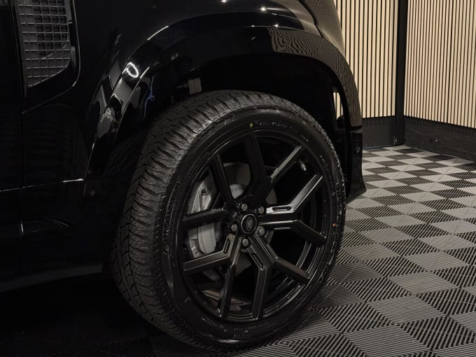 2025 Land Rover Defender 90