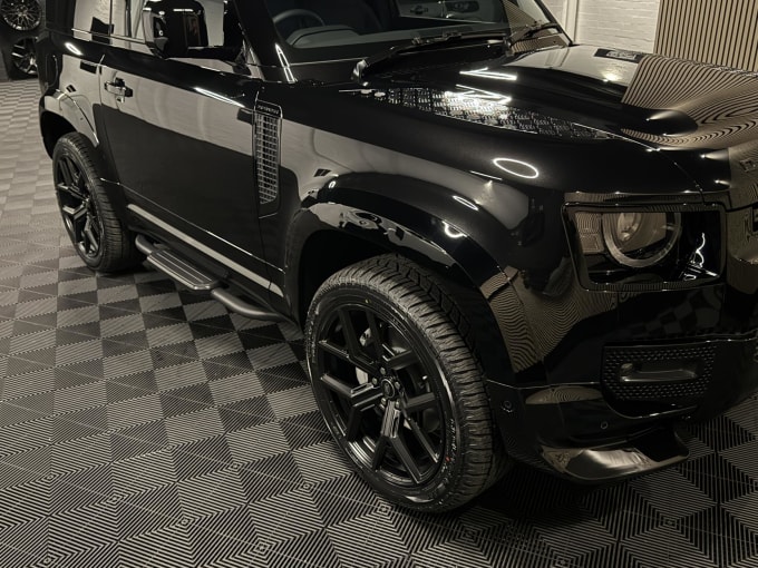 2025 Land Rover Defender 90