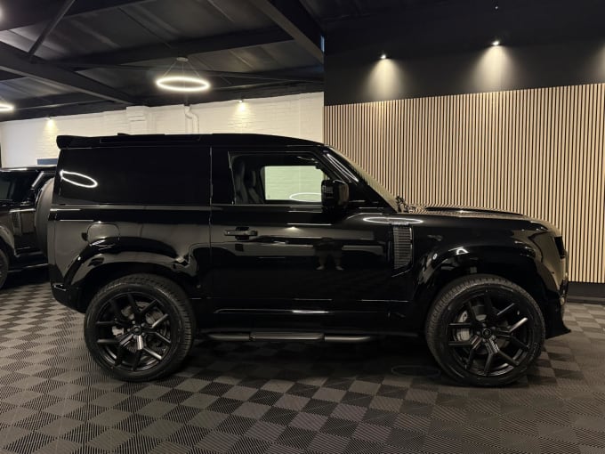 2025 Land Rover Defender 90
