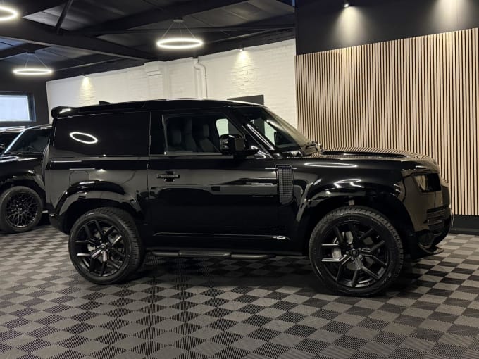 2025 Land Rover Defender 90