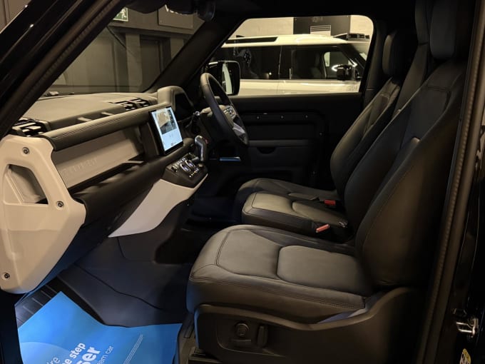 2025 Land Rover Defender 90